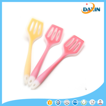 Wholesale Kitchen Utensils BPA Free Durable Transparent Silicone Slotted Turner